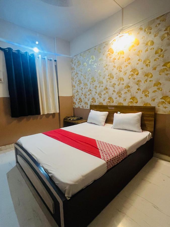 Hotel Royal Lodging Phursungi Bagian luar foto