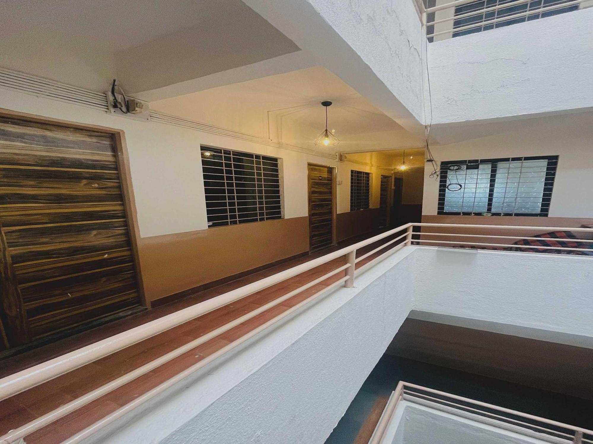 Hotel Royal Lodging Phursungi Bagian luar foto