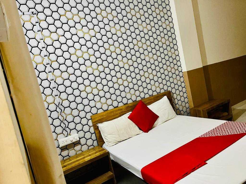 Hotel Royal Lodging Phursungi Bagian luar foto