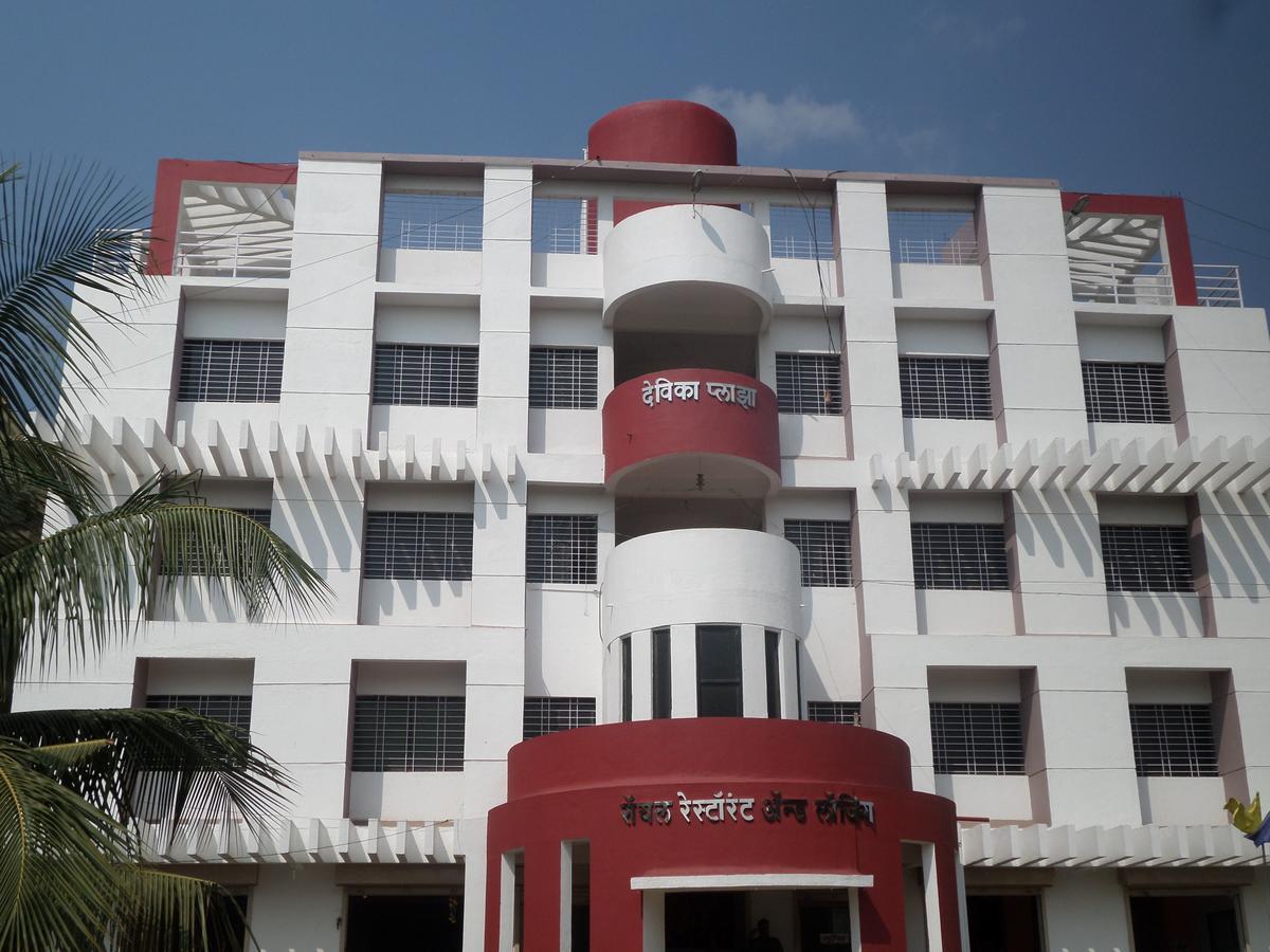 Hotel Royal Lodging Phursungi Bagian luar foto